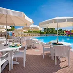 Eden Aparthotel 3*